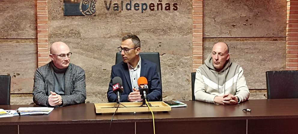 Presidente de la Federación castellano-manchega de ciclismo, concejal de Deportes y presidente del club ciclista Valdepeñas