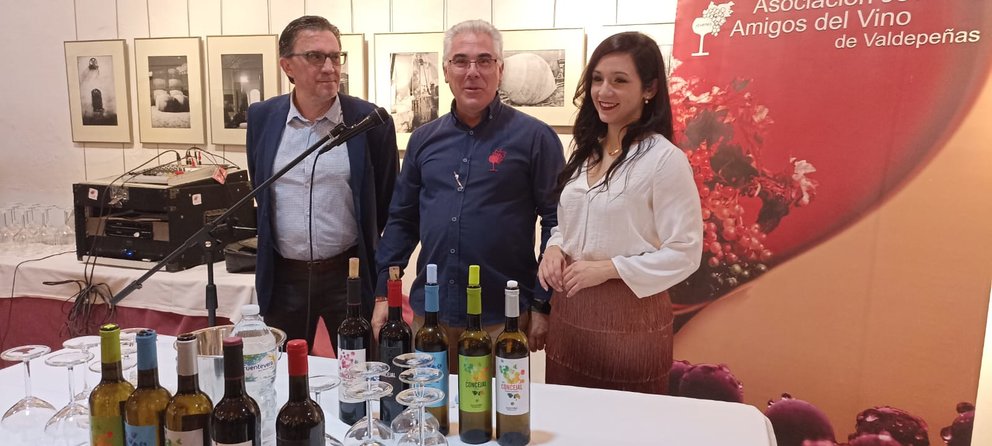 Los Jóvenes Amigos del Vino conocen las novedades de la Cooperativa Vinícola de Valdepeñas