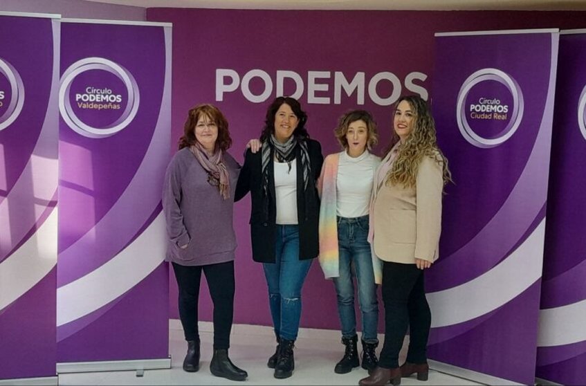 Podemos Ciudad Real. A la izda, Angelines Téllez, de Podemos Valdepeñas.