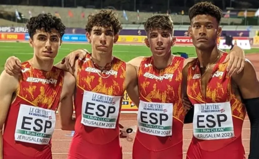 Equipo español de relevos 4x400 Asabu Pinés a la derecha Foto @atletismoRFEA