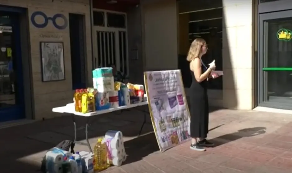 Una de las mesas de la campaña de recogida de alimentos