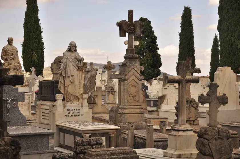 CEMENTERIO DE VALDEPEÑAS