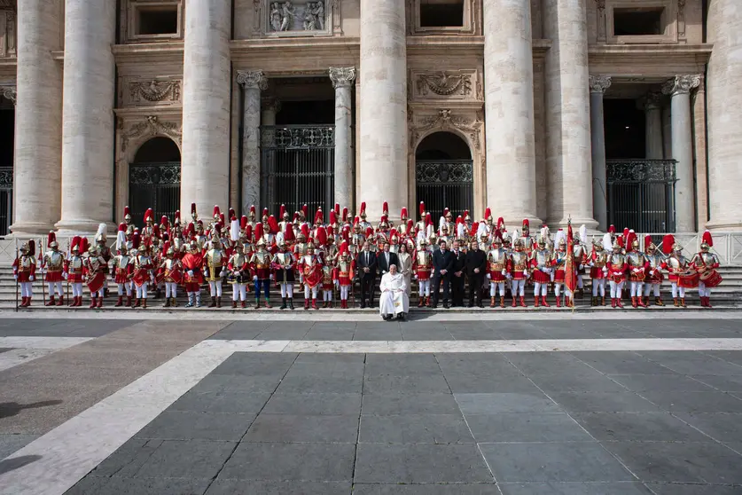 Ruta Pasión Calatrava 02 foto con Armaos audiencia Papal