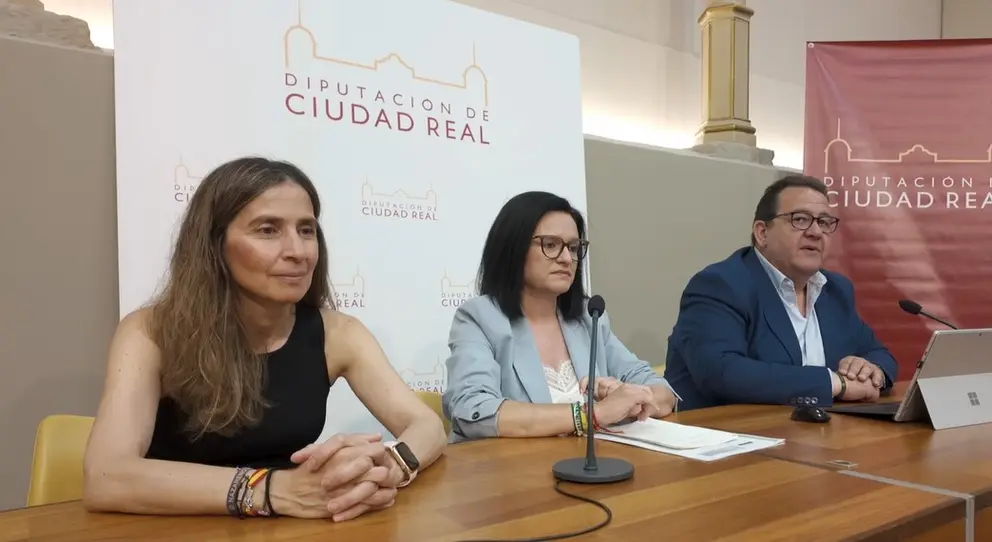 Vicepresidenta 1ª de la Diputación Milagros Calahorra la portavoz del equipo de gobierno