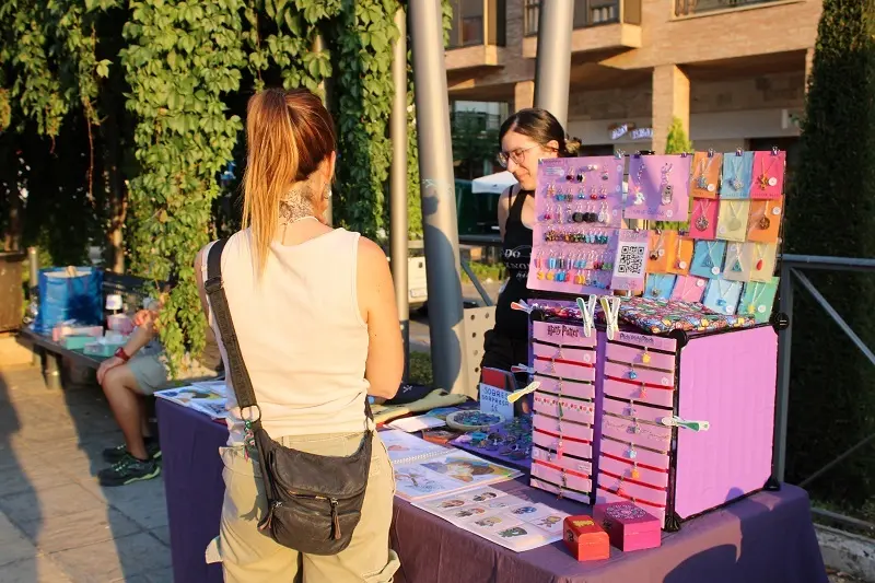 MERCADILLO ARTE JOVEN 9