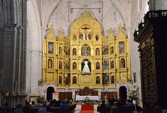 Iglesia_Parroquial_Nuestra_Señora_de_la_Asunción,_Plaza_de_España,_Valdepeñas,_Castilla-La_Mancha_(4)