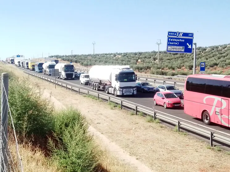 Archivo Retenciones en la A4 a la alturta de Valdepeñas