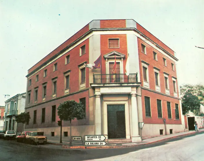 3. Fachada Centro. Años 80