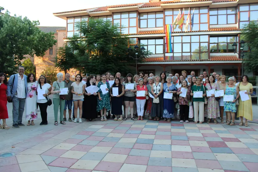 Blanca Fernández entrega certificados en Castellar 1