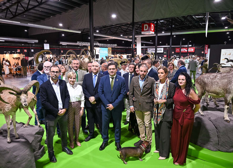 Autoridades en la inauguración de FERCATUR 2025