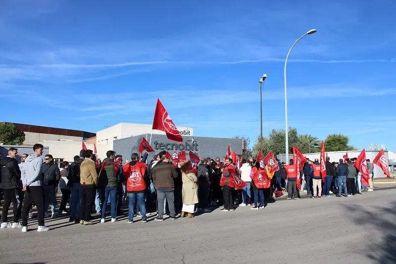 031125 VA-HUELGA TECNOBIT