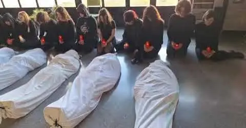 Performance en memoria de las victimas de Gaza