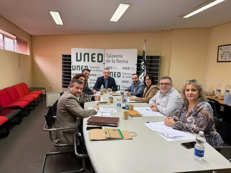Reuni&oacute;n de directores de centros de la UNED en Castilla-La Mancha con el director general de universidades de la Junta