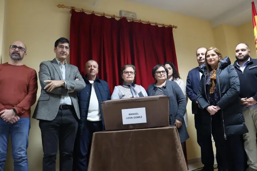 Entrega restos Manuel Le&oacute;n