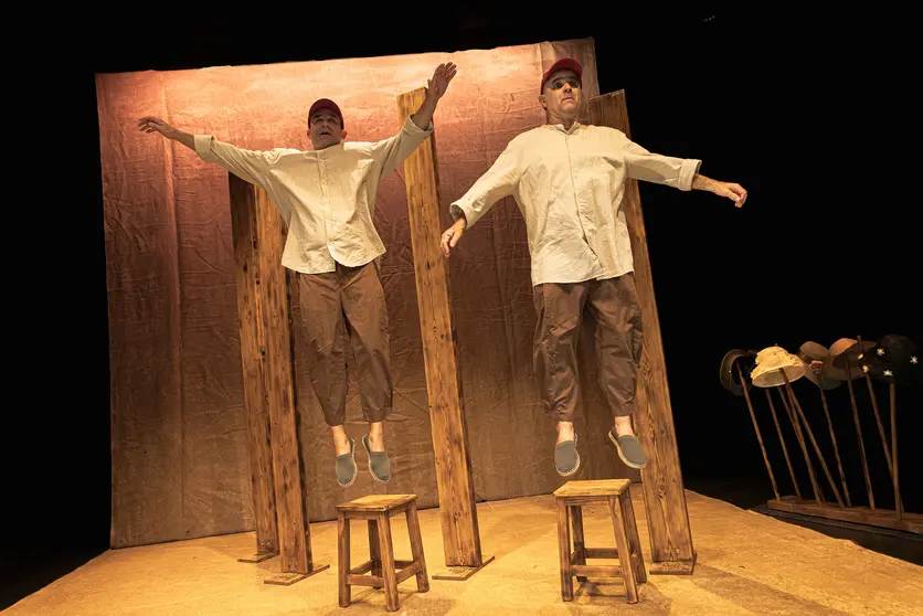 TENGO GENTE EN EL CUERPO