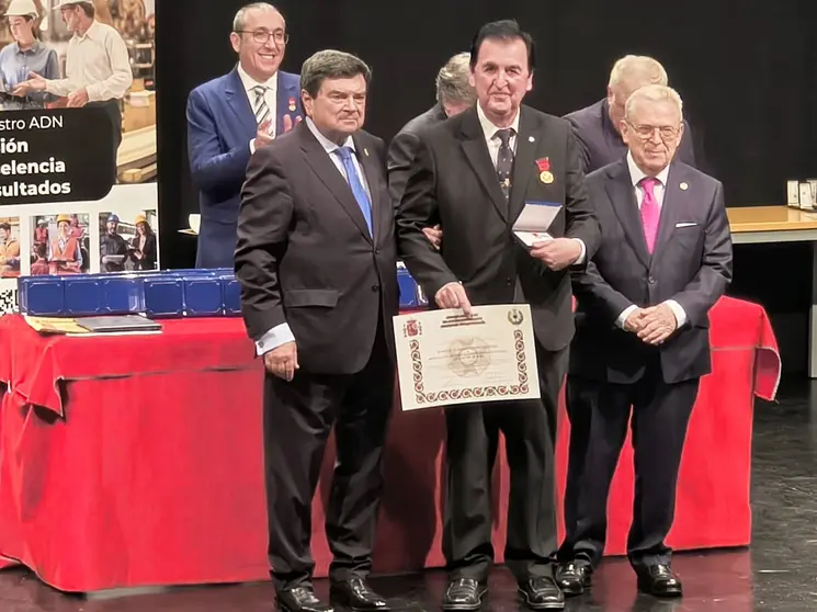 Entrega de la medalla