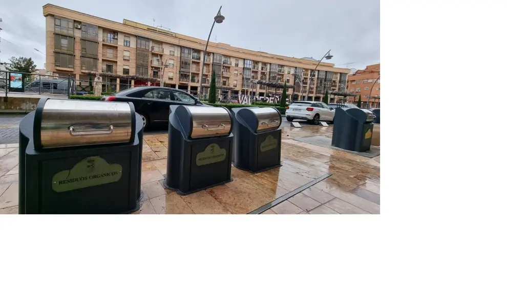 Archivo Ayuntamiento de Valdepe&ntilde;as Contenedores de basura soterrados