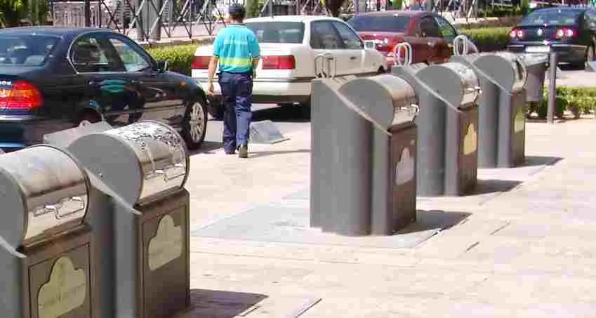 Contenedores sorterrados en Valdepe&ntilde;as