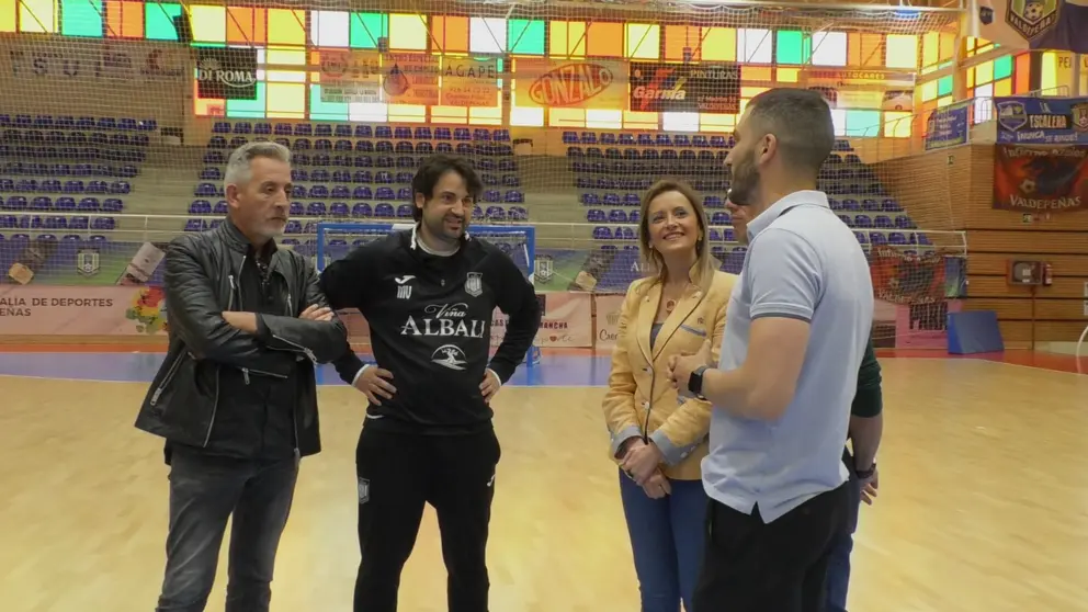 Cuerpo t&eacute;cnico junto a representantes del Ayuntamiento