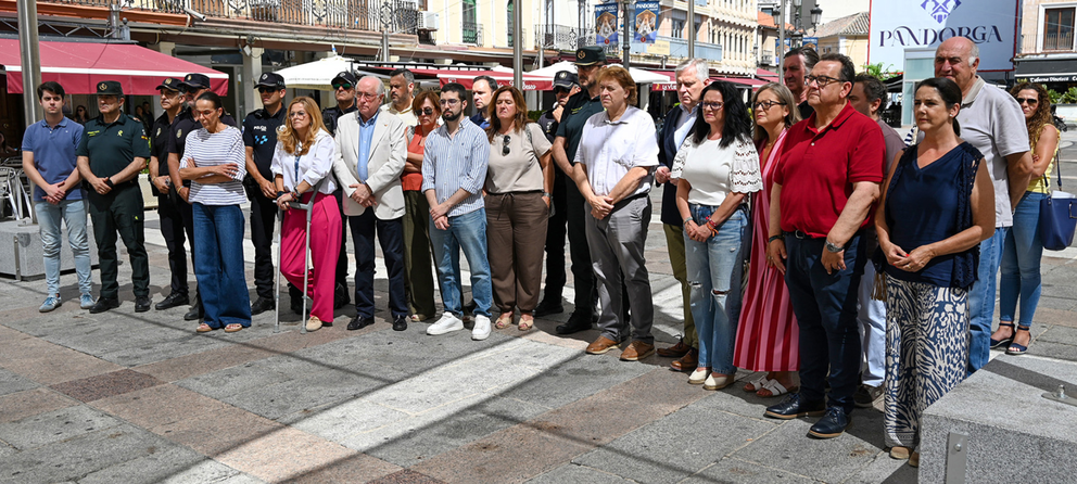 Minuto de silencio por las v&iacute;ctimas del incendio de Almer&iacute;a
