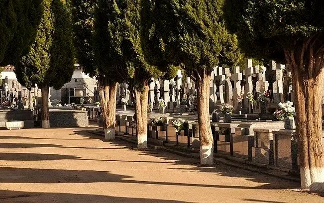 CEMENTERIO VALDEPE&Ntilde;AS
