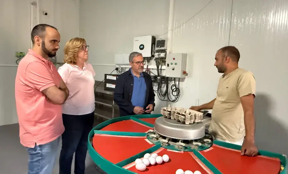 JOS&Eacute; JUAN FERN&Aacute;NDEZ_VISITA EXPLOTACI&Oacute;N AV&Iacute;COLA 2.jpeg