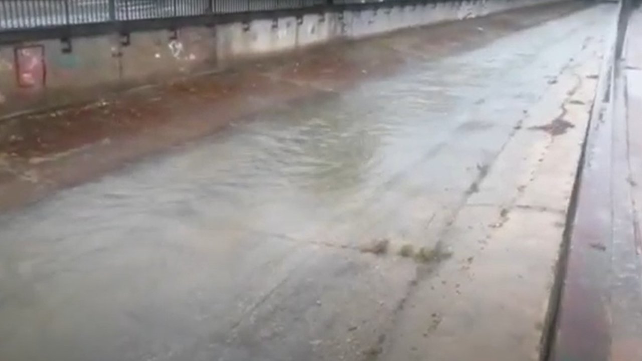 Vista del canal durante la lluvia
