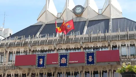 Ayuntamiento de Ciudad Real 
https://creativecommons.org/share-your-work/licensing-considerations/compatible-licenses 
Foto: Kuzari Kagan