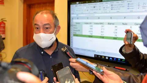Julian Garde hablando con los medios de comunicación
Foto: UCLM