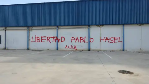 Graffiti de 'Libertad Pablo Hasel' en Valdepeñas