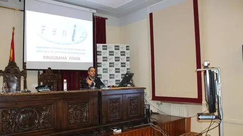 José Antonio Lorente en una charla en la UNED