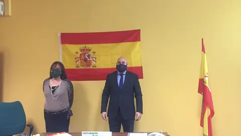 Lola Gómez y Antonio Sánchez en la sede de Vox de Valdepeñas