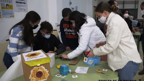 Jóvenes durante la realización del 'Escape the Cell'