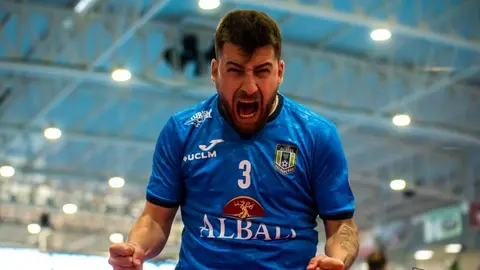 Catela celebrando el primer gol del Valdepeñas en el Viña Albali 4-2 Jimbee Cartagena

Foto: ACP-FSV