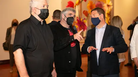 el-presidente-de-castilla-la-mancha-inaugura-la-exposicin-pintura-de-pedro-almodvar-y-jorge-galindo_51180172886_o