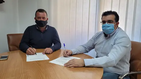 Firma de la adjudicación del centro cívico de Villahermosa