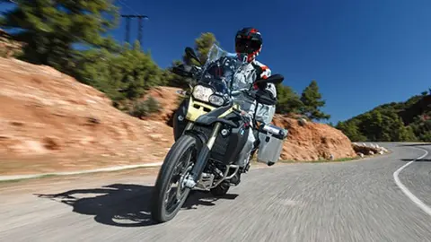 Persona conduciendo una moto
Foto: RTVE