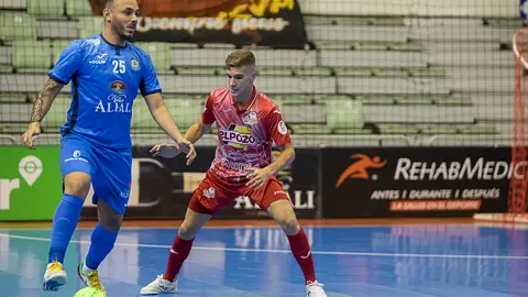 Matheus Preá defendido por Alberto en ElPozo 4-3 Viña Albali Valdepeñas
Foto: Pascu Méndez