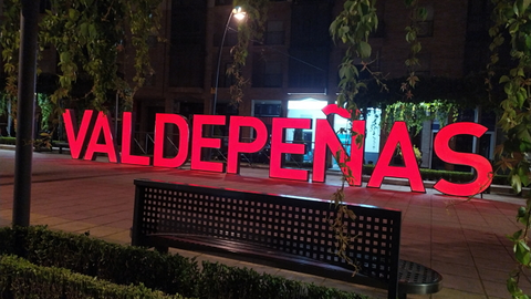 Letras corpóreas en rojo
