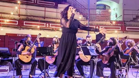 Ester Sancho interpretando una de las canciones del repertorio            
Foto: Área de Cultura