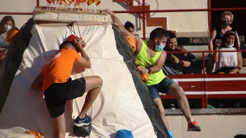 Momentos de la primera prueba en la que se enfrentaron 'Gali e Hijos' y 'Los Barriolateros'