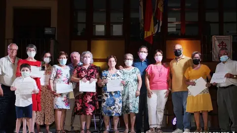 Ganadores del certamen tras la entrada de premios en la Plaza Mayor