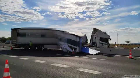 Accidente de un camión en la A-4 a la altura de Valdepeñas