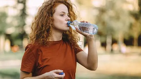 Chica bebiendo agua
Foto: RTVE