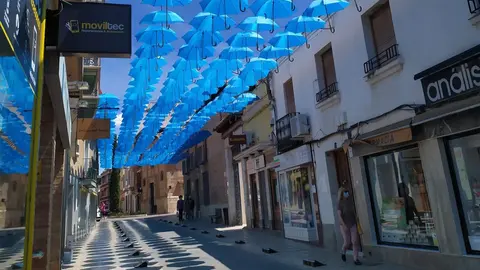 Paraguas azules de Valdepeñas