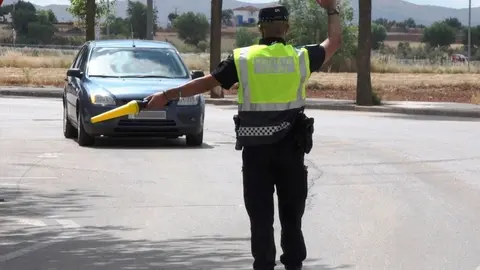 Control policial en la Avenida del Deporte