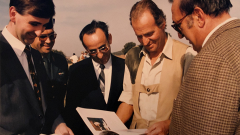 De izquierda a derecha, Ángel López, el capitán José Herrera, Francisco Rabadán, el rey D. Juan Carlos y D. Esteban un 30 de noviembre de 1988 en la finca “Encomienda de Mudela”