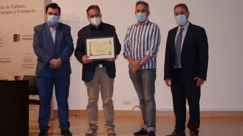 Acto del Valdepeñero Ausente