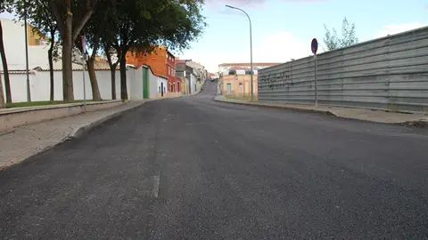 Imagen de la calle Juan Ramón Jiménez de La Solana recién asfaltada               
Foto: GACETA