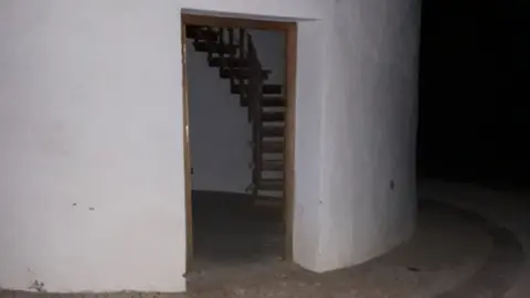 Puerta rota del molino 'El Trascacho'